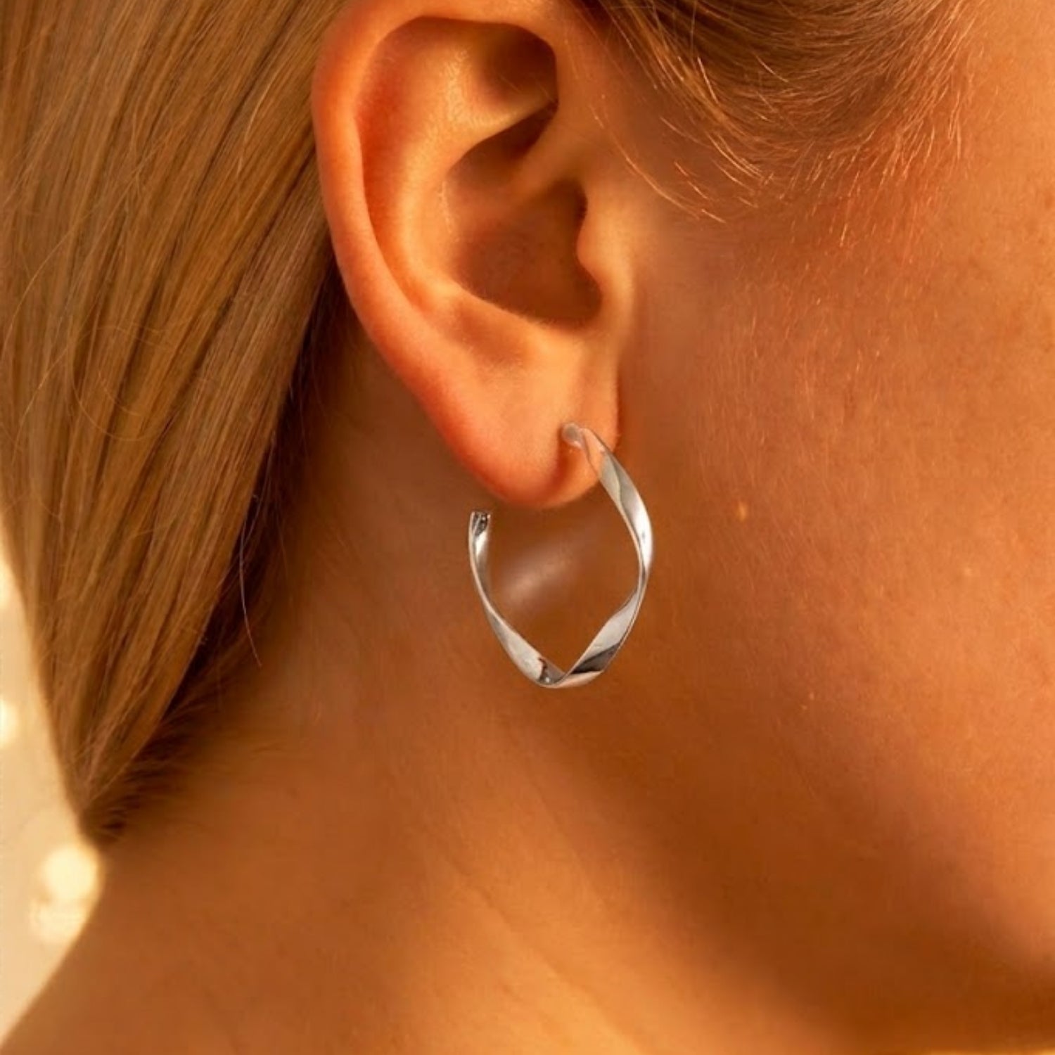 sfeerfoto-kyma-curve-clip-earring-zilver-1