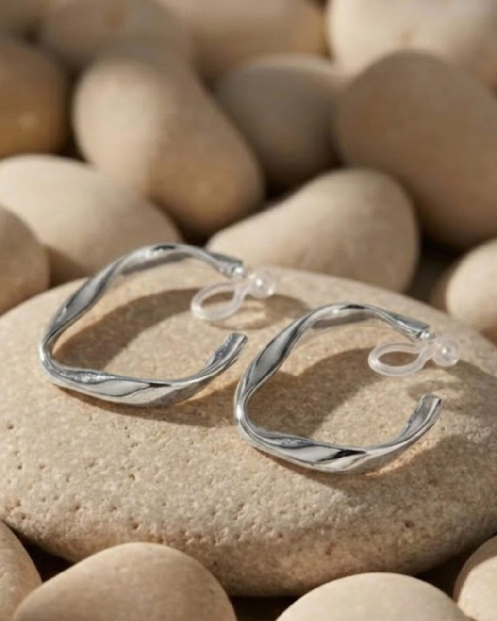 sfeerfoto-kyma-curve-clip-earring-zilver-3