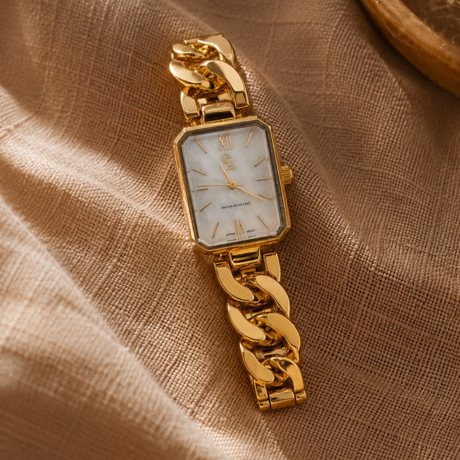 sfeerfoto-kyma-watch-goud-4